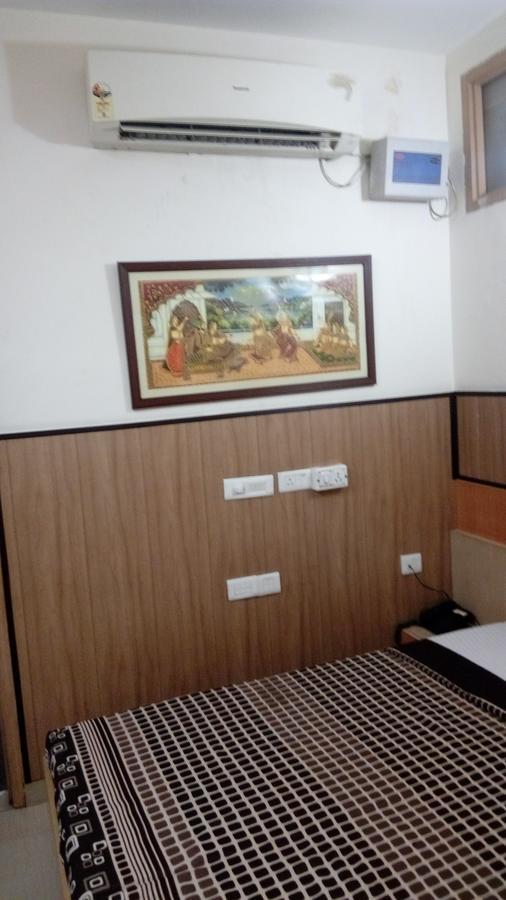 Hotel Desire Hisar Екстер'єр фото