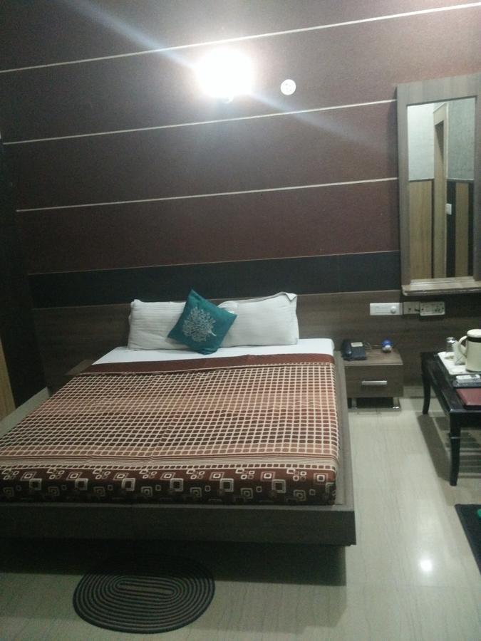 Hotel Desire Hisar Екстер'єр фото