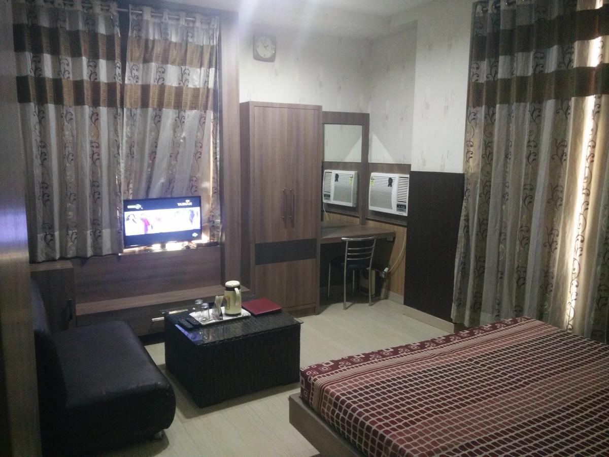 Hotel Desire Hisar Екстер'єр фото